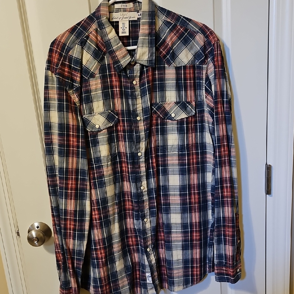 H&M LOGG XL Fitted Men's Plaid Button-Down Shirt - Red, Blue, and Cream